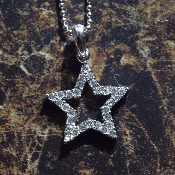 Silver Star Necklace - Picture 1 of 4